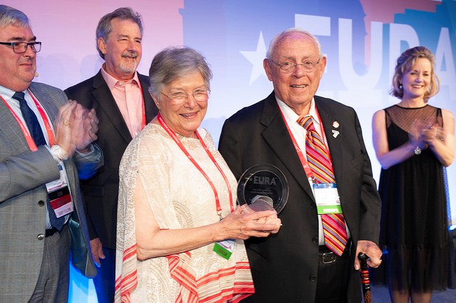 Dr Walter Woolf and his wife Linda receiving the award