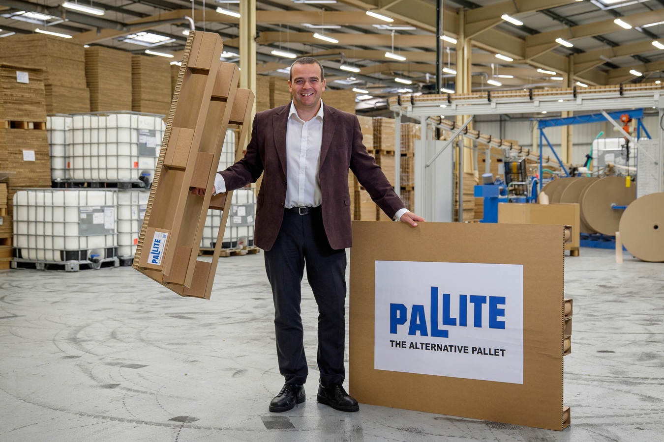 Sales Director David Rose demonstrates the PALLITE products