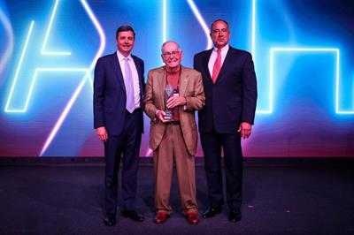 Gerald Stadler receives the UniGroup Lifetime Achievement Award